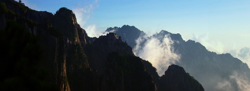 Постер фильма Обезьяны вокруг: макаки горы Хуаншань