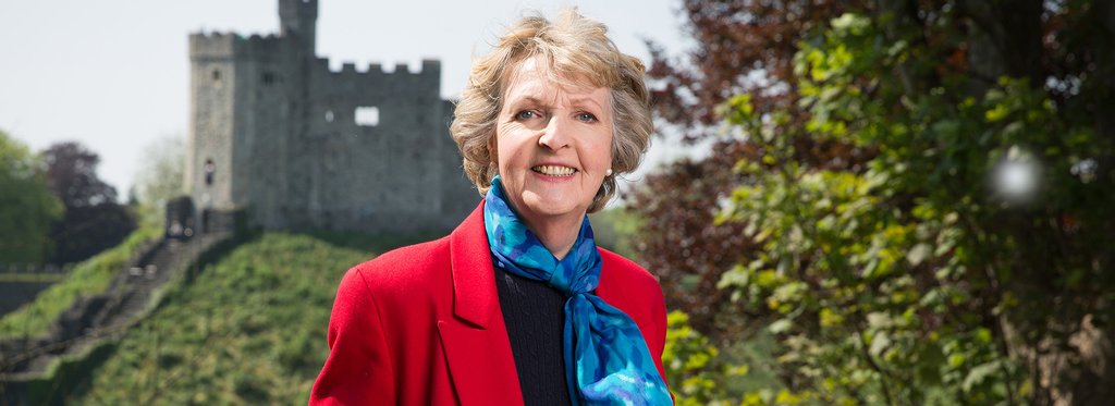 Постер сериала На службе Ее Величества