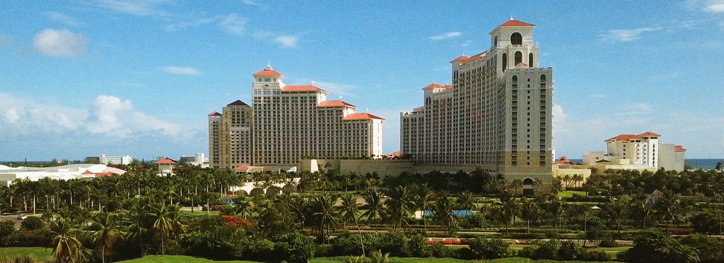 Постер фильма Секреты мега-курорта